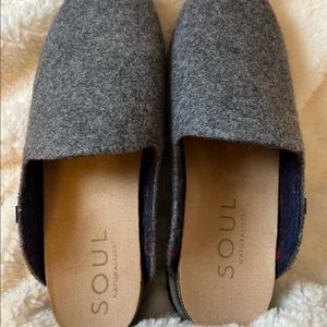 Naturalizer Soul Gray Felt Mules